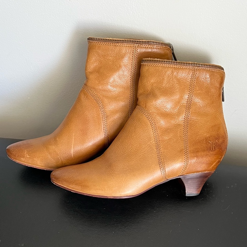 Frye Steffi Zip Short Boot 10